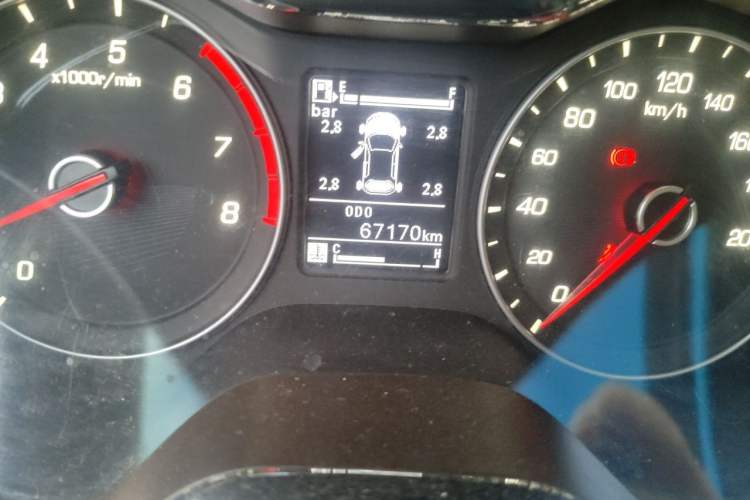 Used Baojun 310W 2017 1.5L Manual Luxury Edition China V Odometer Close Up