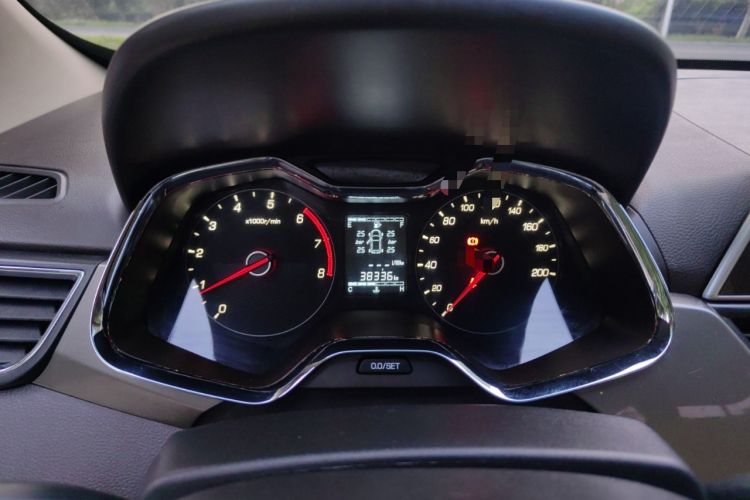 Used Baojun 310W 2017 1.5L Manual Fashion Model China V Odometer Close Up