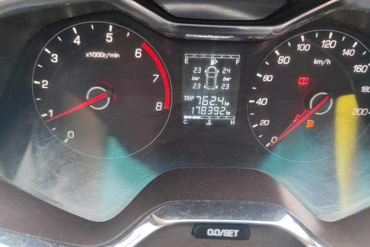 Used Baojun 310W 2017 1.5L Manual Fashion Edition China VI Odometer Close Up