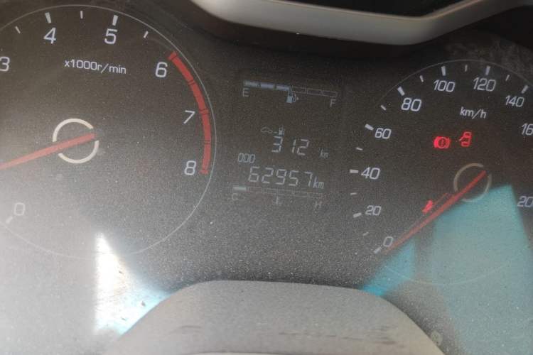 Used Baojun 310W 2017 1.5L Manual Comfort Version China VI Emission Standard Odometer Close Up