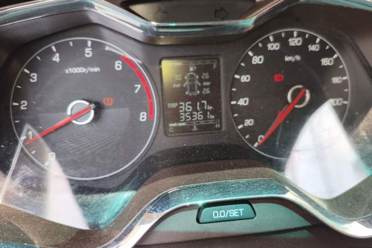 Used Baojun 310W 2017 1.5L Manual Fashion Model China V Odometer Close Up