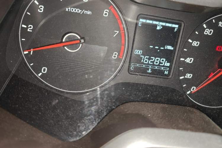 Used Baojun 310W 2017 1.5L Manual Comfort Version China V Odometer Close Up