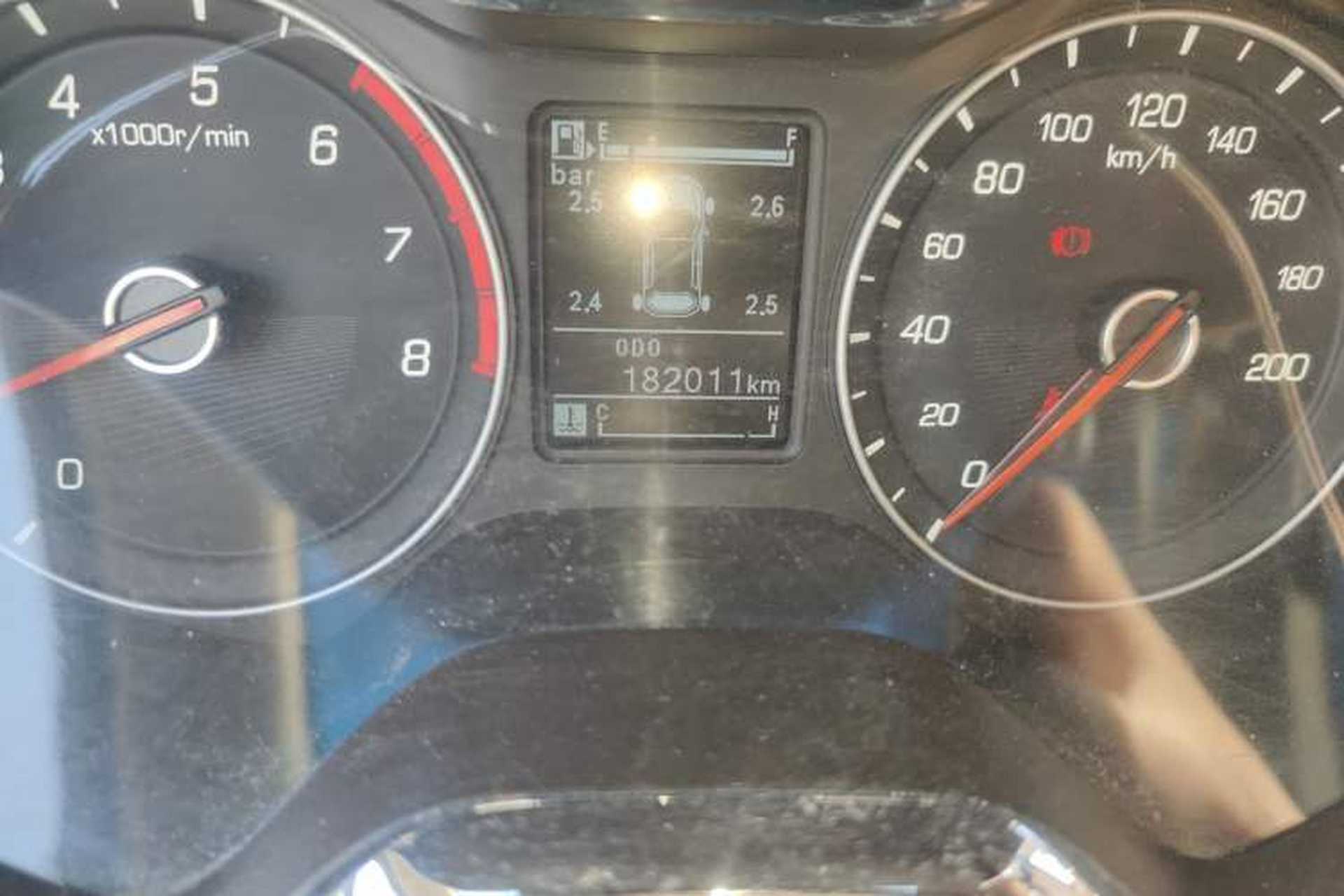 Used Baojun 310W 2017 1.5L Manual Luxury Edition China V Odometer Close Up