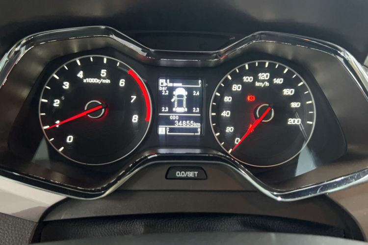 Used Baojun 310W 2017 1.5L Manual Luxury Edition China V Odometer Close Up