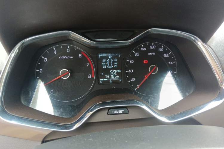 Used Baojun 310W 2017 1.5L Manual Fashion Model China V Odometer Close Up