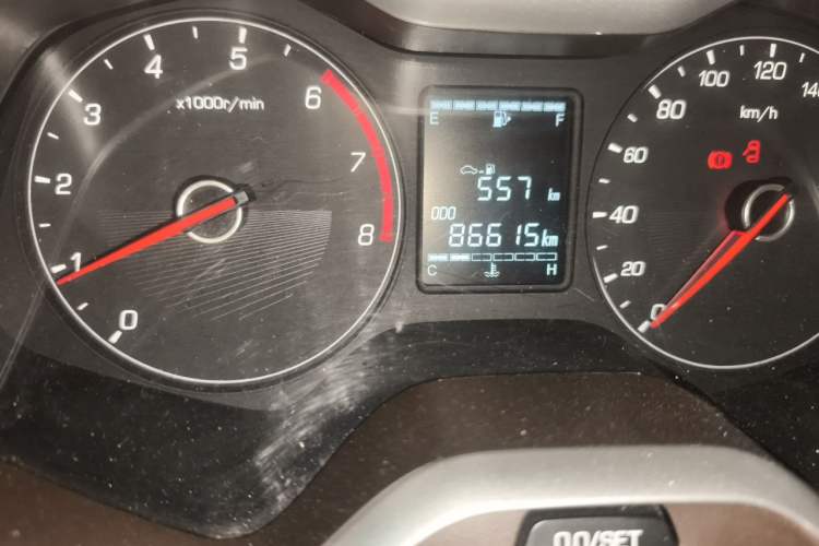 Used Baojun 310W 2017 1.5L Manual Comfort Version China V Odometer Close Up
