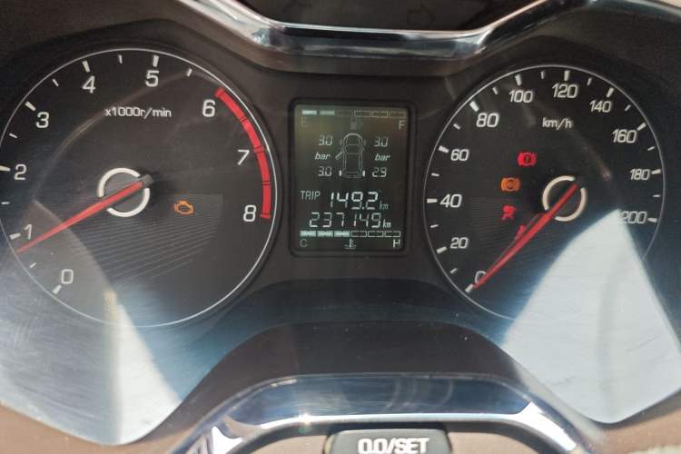 Used Baojun 310W 2017 1.5L Manual Fashion Model China V Odometer Close Up