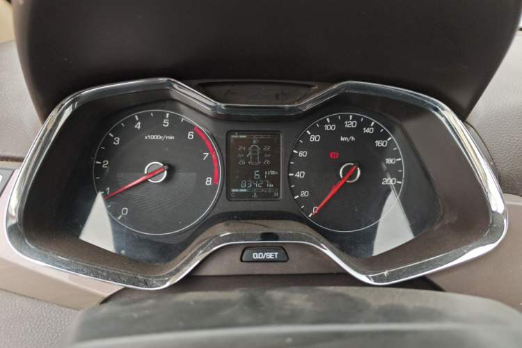 Used Baojun 310W 2017 1.5L Manual Fashion Model China V Odometer Close Up