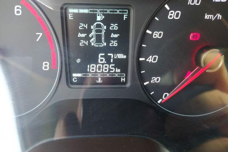 Used Baojun 310W 2017 1.5L Manual Fashion Edition China VI Odometer Close Up