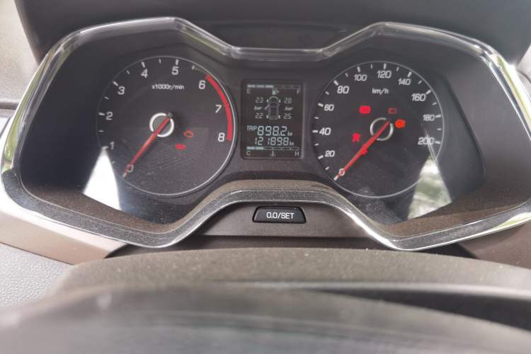 Used Baojun 310W 2017 1.5L Manual Fashion Edition China VI Odometer Close Up