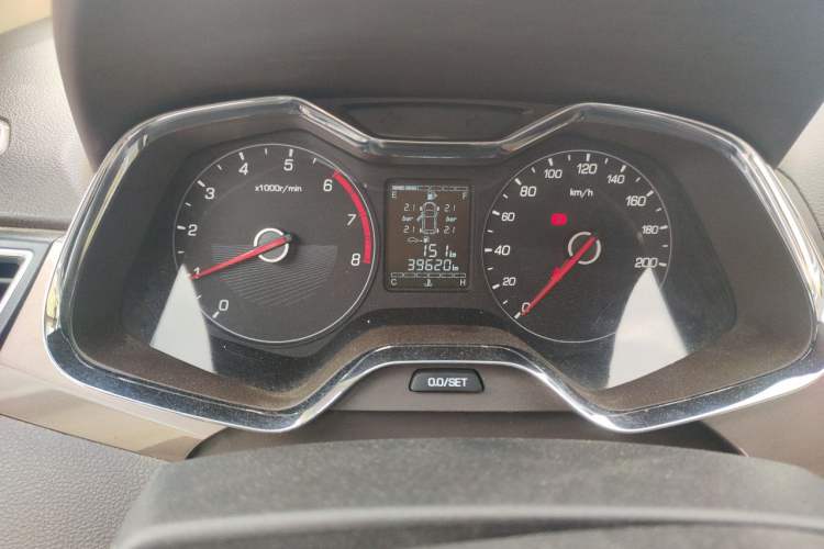 Used Baojun 310W 2017 1.5L Manual Fashion Edition China VI Odometer Close Up