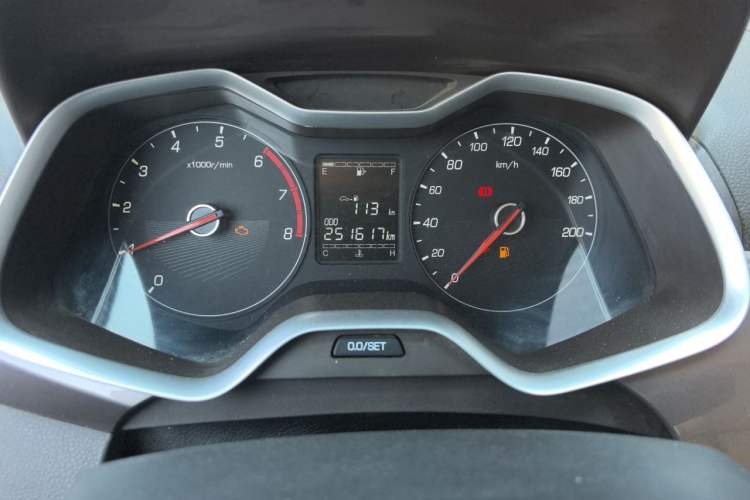 Used Baojun 310W 2017 1.5L Manual Comfort Version China V Odometer Close Up