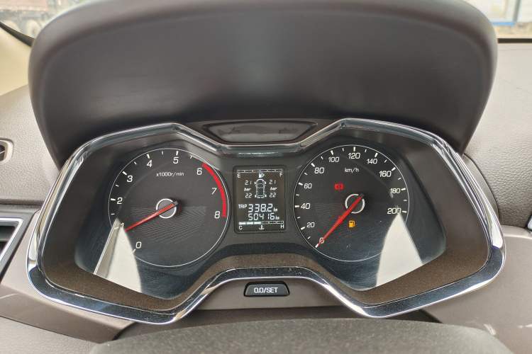 Used Baojun 310W 2017 1.5L Manual Fashion Model China V Odometer Close Up