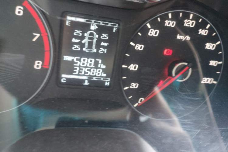Used Baojun 310W 2017 1.5L Manual Fashion Model China V Odometer Close Up