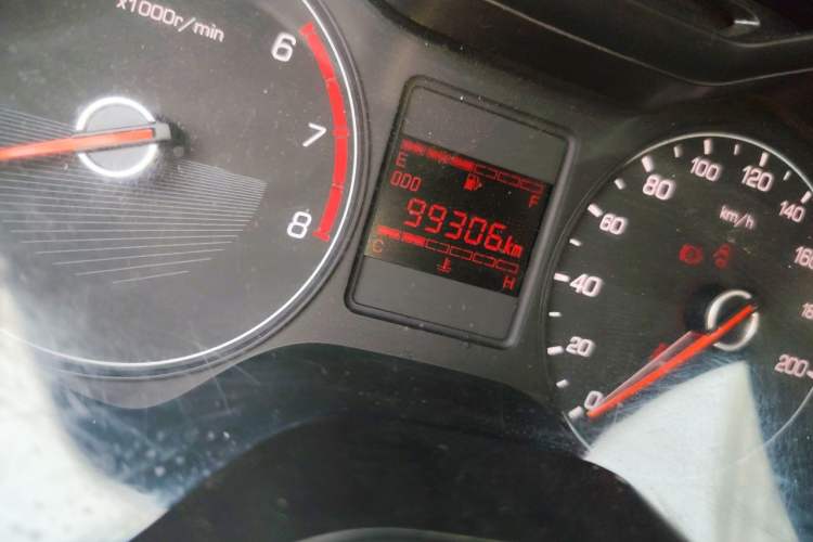 Used Baojun 310W 2017 1.2L Manual Value Edition China V Odometer Close Up