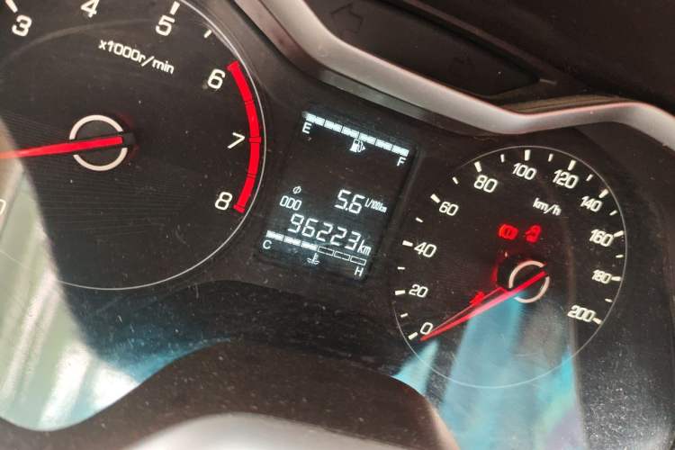 Used Baojun 310W 2017 1.5L Manual Comfort Version China V Odometer Close Up