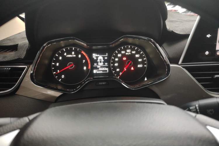 Used Baojun 310W 2017 1.5L Manual Luxury Version China VI Odometer Close Up