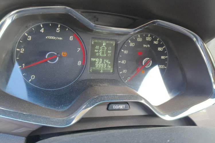 Used Baojun 310W 2017 1.5L Manual Fashion Model China V Odometer Close Up