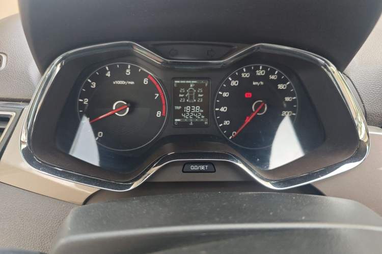 Used Baojun 310W 2017 1.5L Manual Fashion Model China V Odometer Close Up