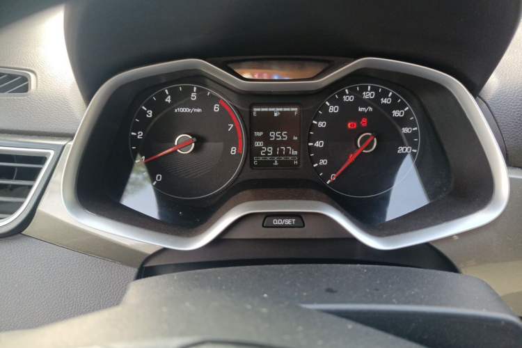 Used Baojun 310W 2017 1.5L Manual Comfort Version China VI Emission Standard Odometer Close Up