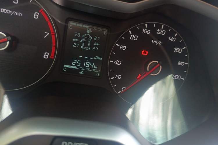 Used Baojun 310W 2017 1.5L Manual Comfort Version China VI Emission Standard Odometer Close Up