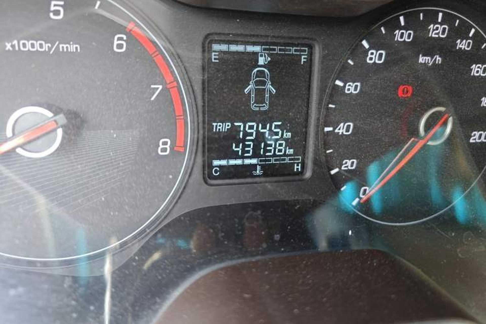 Used Baojun 310W 2017 1.5L Manual Comfort Version China VI Emission Standard Odometer Close Up