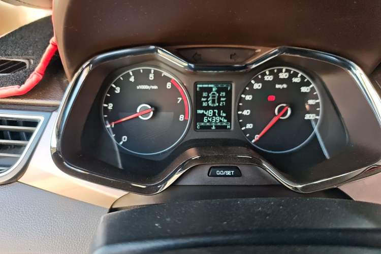 Used Baojun 310W 2017 1.5L Manual Fashion Model China V Odometer Close Up