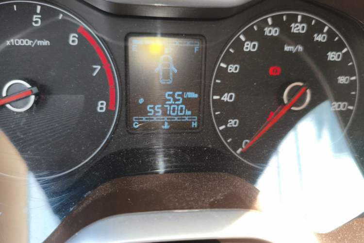 Used Baojun 310W 2017 1.5L Manual Comfort Version China VI Emission Standard Odometer Close Up