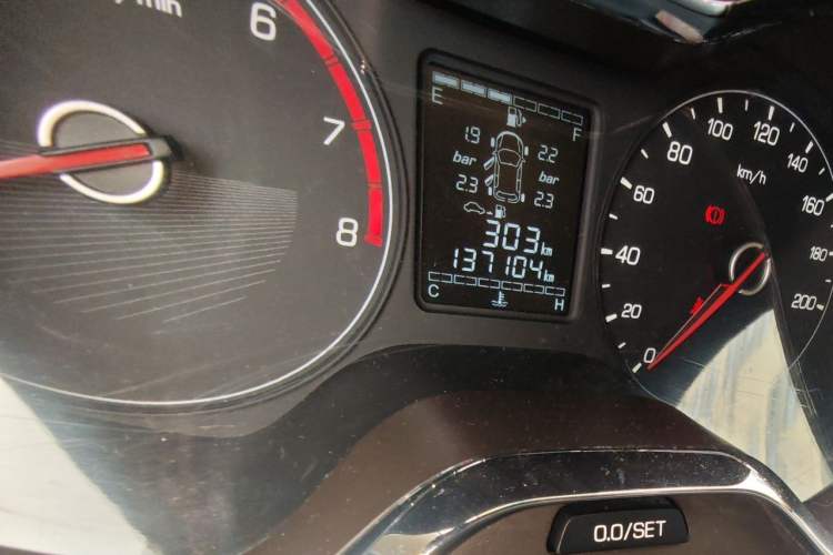 Used Baojun 310W 2017 1.5L Manual Fashion Model China V Odometer Close Up