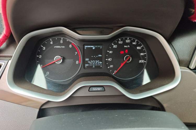 Used Baojun 310W 2017 1.5L Manual Comfort Version China V Odometer Close Up