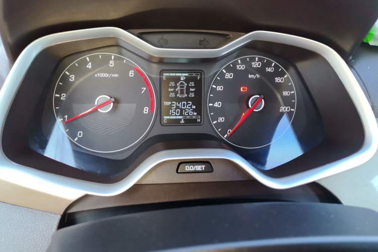 Used Baojun 310W 2017 1.5L Manual Comfort Version China VI Emission Standard Odometer Close Up