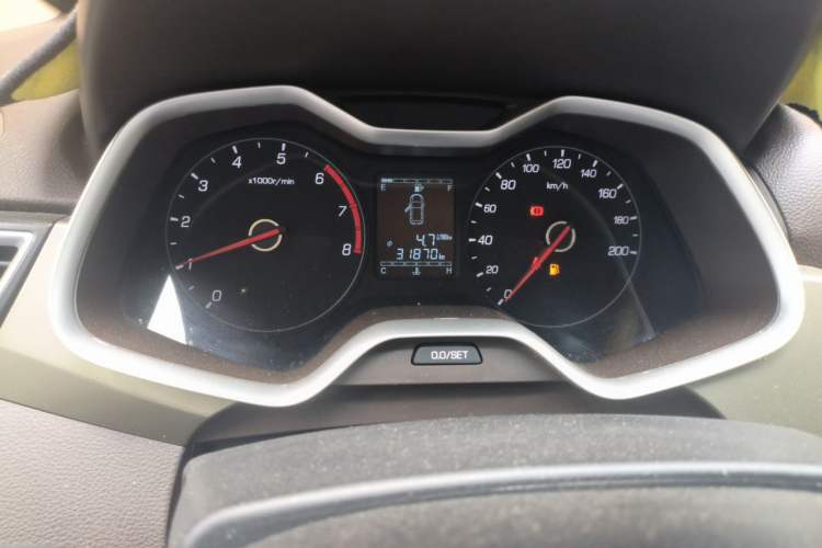 Used Baojun 310W 2017 1.5L Manual Comfort Version China VI Emission Standard Odometer Close Up