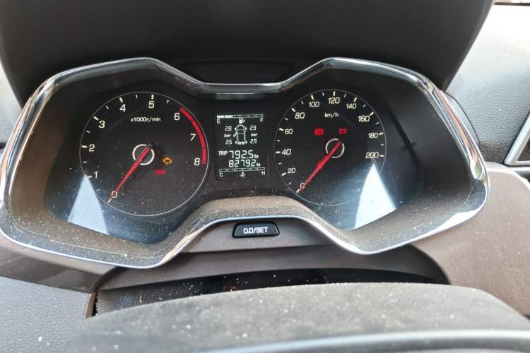 Used Baojun 310W 2017 1.5L Manual Fashion Model China V Odometer Close Up