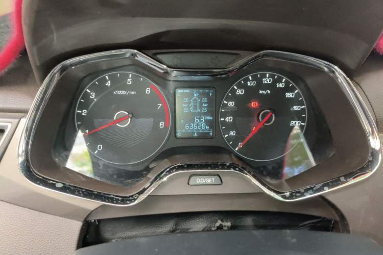 Used Baojun 310W 2017 1.5L Manual Fashion Model China V Odometer Close Up