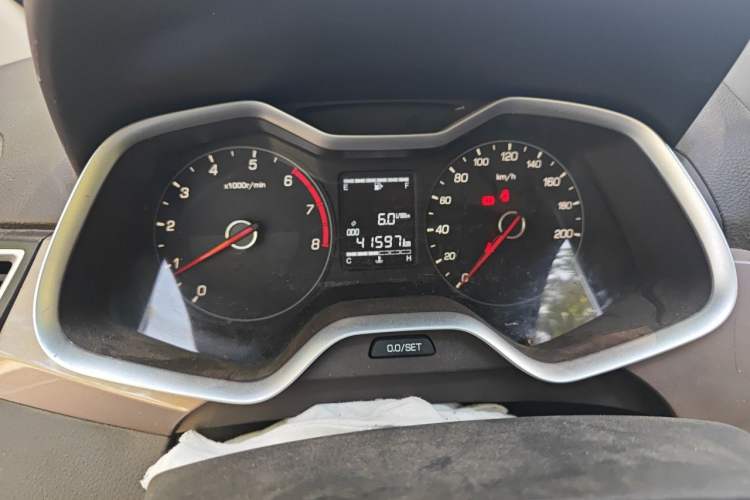 Used Baojun 310W 2017 1.5L Manual Comfort Version China V Odometer Close Up