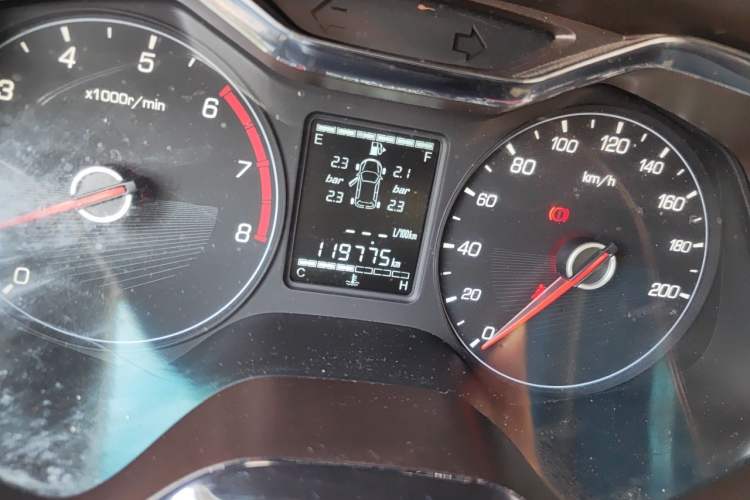 Used Baojun 310W 2017 1.5L Manual Fashion Model China V Odometer Close Up