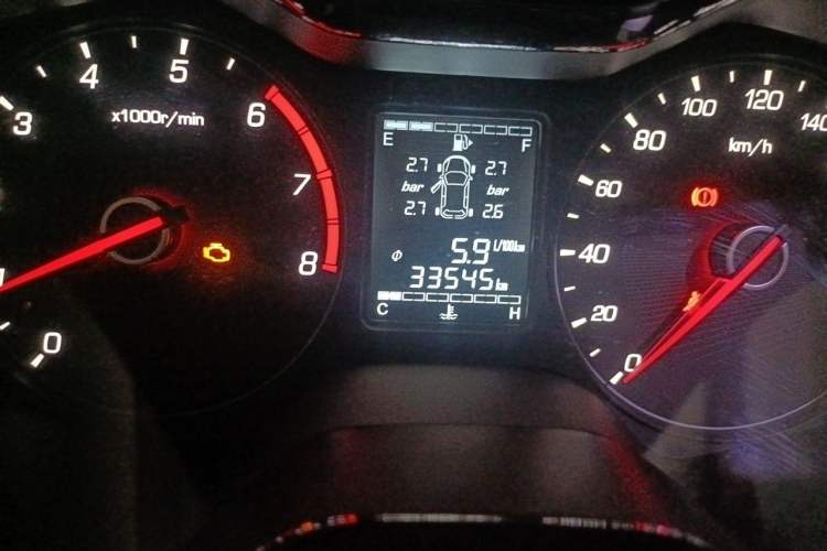 Used Baojun 310W 2017 1.5L Manual Fashion Edition China VI Odometer Close Up