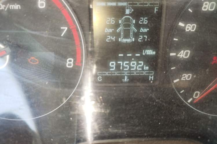 Used Baojun 310W 2017 1.5L Manual Fashion Model China V Odometer Close Up