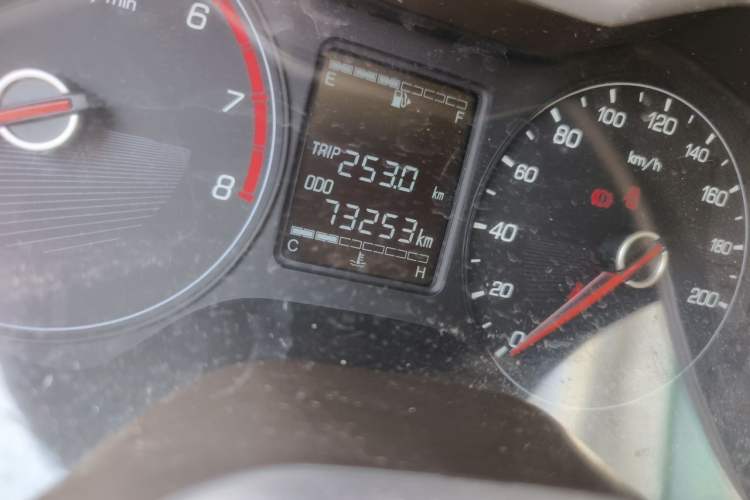Used Baojun 310W 2017 1.5L Manual Comfort Version China V Odometer Close Up