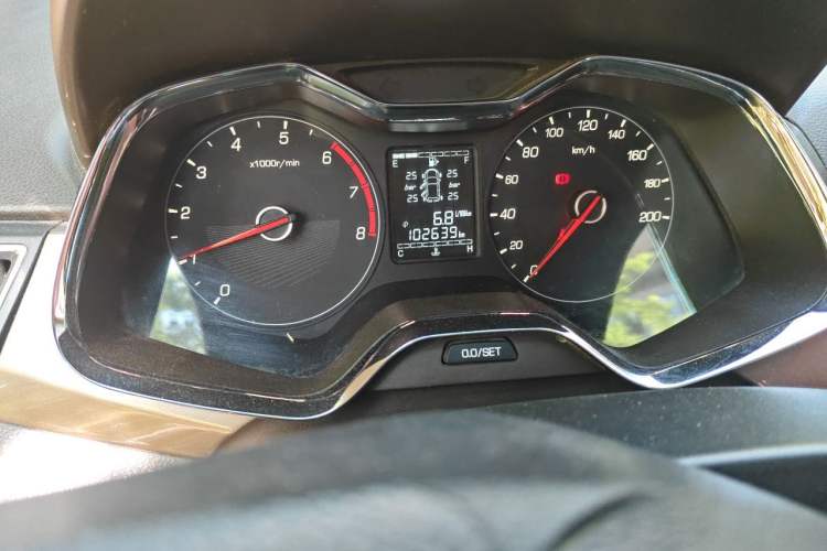 Used Baojun 310W 2017 1.5L Manual Fashion Model China V Odometer Close Up