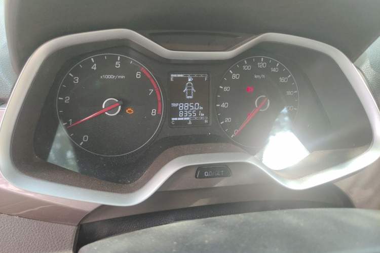 Used Baojun 310W 2017 1.5L Manual Fashion Edition China VI Odometer Close Up
