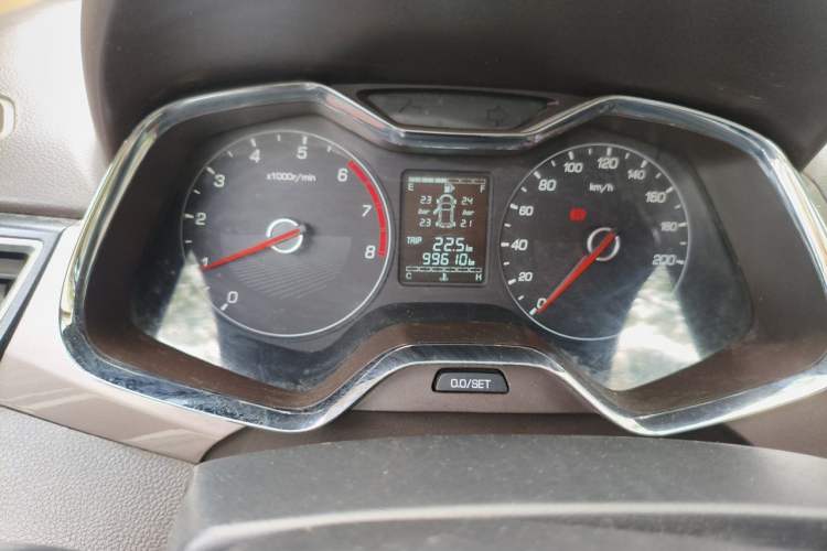Used Baojun 310W 2017 1.5L Manual Fashion Model China V Odometer Close Up