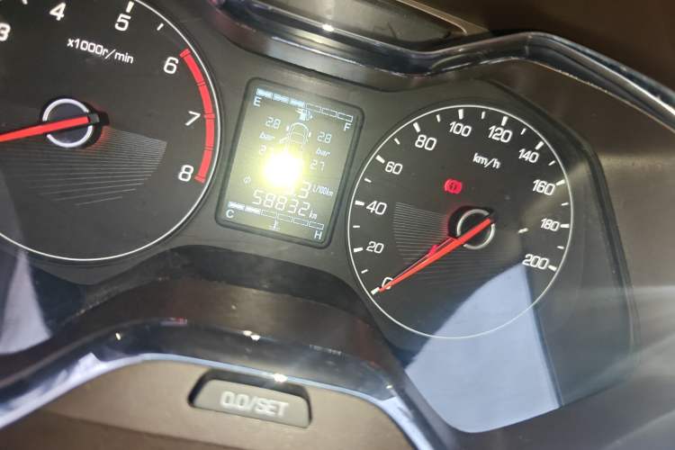 Used Baojun 310W 2017 1.5L Manual Fashion Model China V Odometer Close Up