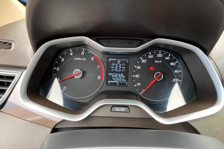Used Baojun 310W 2017 1.5L Manual Comfort Version China VI Emission Standard Odometer Close Up