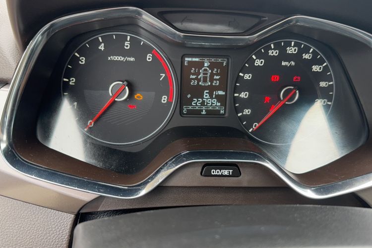 Used Baojun 310W 2017 1.5L Manual Fashion Model China V Odometer Close Up