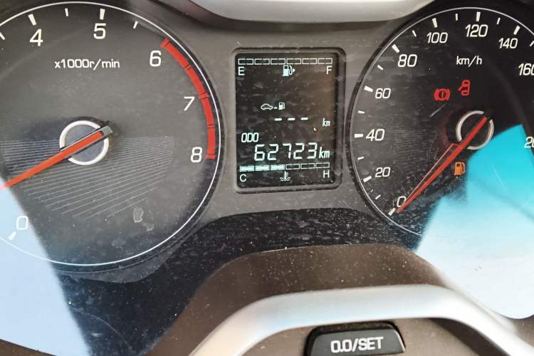 Used Baojun 310W 2017 1.5L Manual Comfort Version China V Odometer Close Up