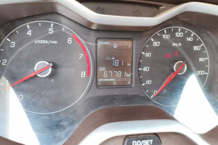 Used Baojun 310W 2017 1.5L Manual Comfort Version China V Odometer Close Up