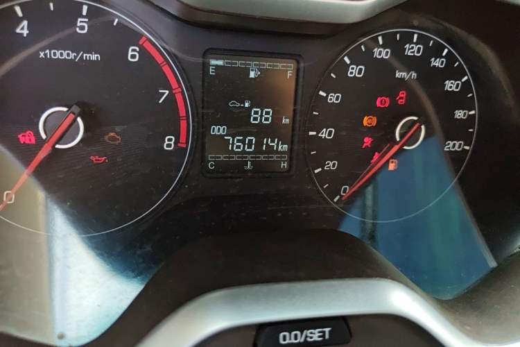 Used Baojun 310W 2017 1.5L Manual Comfort Version China V Odometer Close Up