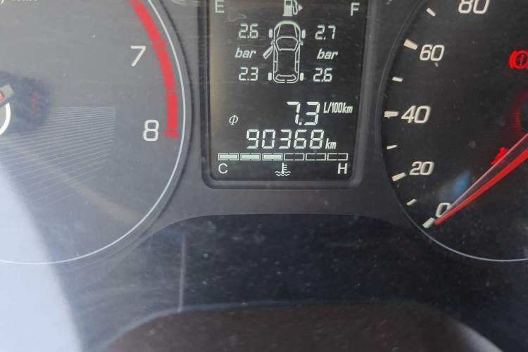 Used Baojun 310W 2017 1.5L Manual Fashion Model China V Odometer Close Up
