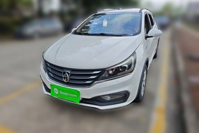 Used Baojun 310W 2017 1.5L Manual Fashion Model China V